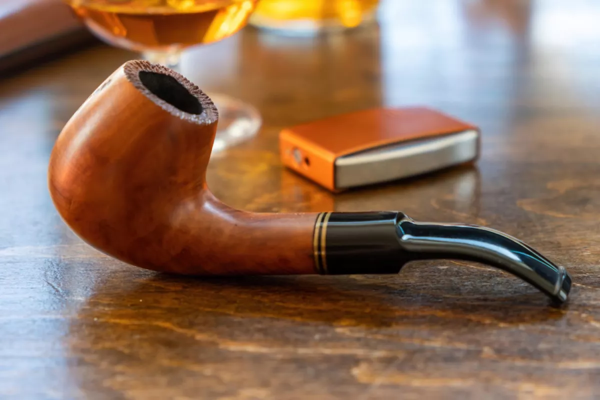 Refined Briar Pipe and Whiskey: Timeless Relaxation and Sophistication
