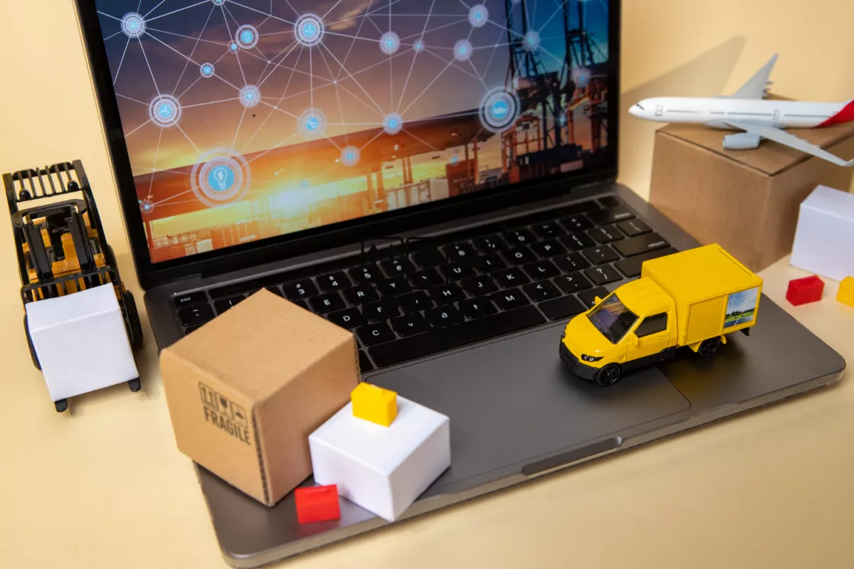 Digital supply chain management with mini models of logistics operations and technology integration.