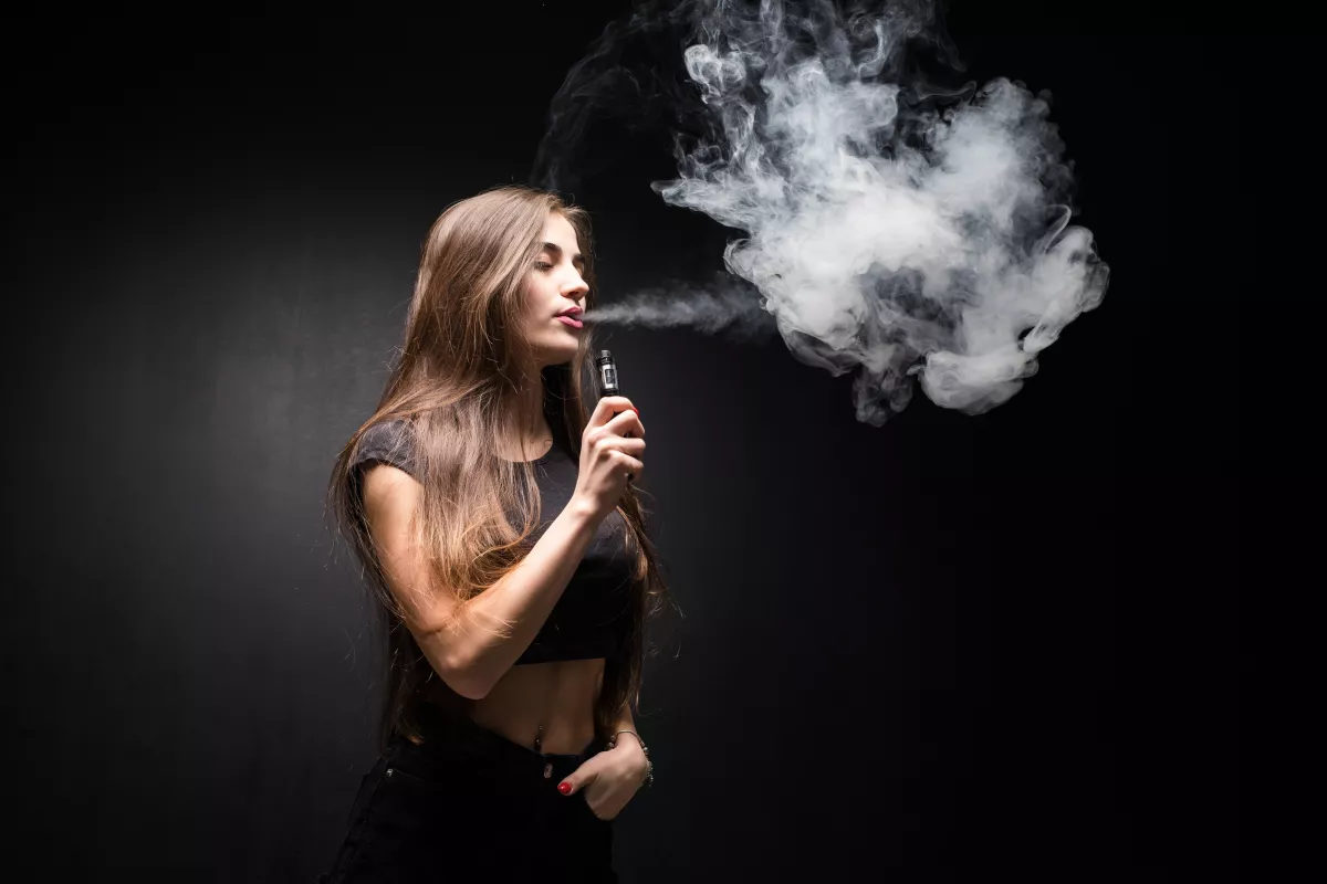 Women With Thc Vape Pen